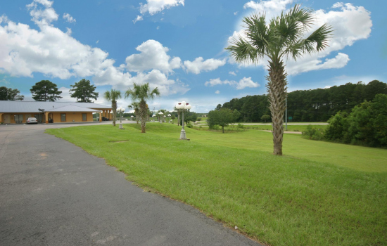 DAYS INN BY WYNDHAM DEFUNIAK SPRINGS - Hotel Exterior