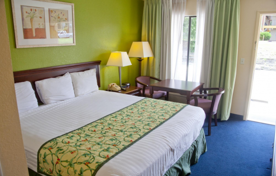 DAYS INN BY WYNDHAM DEFUNIAK SPRINGS - Budget Friendly De Funiak Springs Hotel Rooms